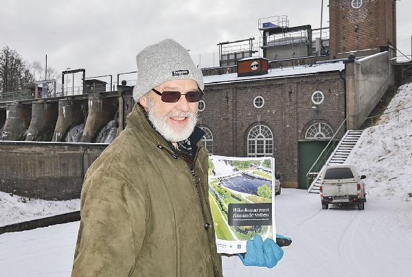 Med friare fiskvägar kommer Anders Rockler, här vid Svartåfors kraftverk, själv kunna erbjuda ett ännu bättre fiske för sina kunder.