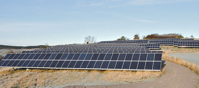 Östergötland största privatägda solcellspark på 2 000 kvm. Den producerar 330 000 KWh per år.