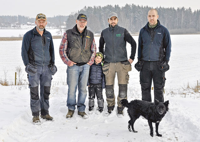 Herrarna i familjen Pettersson på Kolstorps lantbruk: Örjan, Leif, Tore (Davids son), David och Arvid.