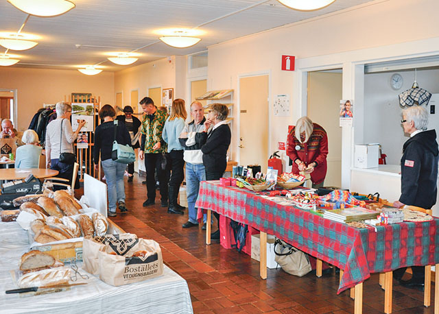 I Allhelgonakyrkans församlingssalar i Ljungsbro centrum hölls ännu en gång Rättvis marknad. Marknaden arrangeras av Vreta kloster församling i samarbete med Fair Trade Shop och IM Fairtrade i Linköping med flera.
